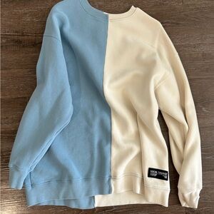 Social Tourist SweatShirt